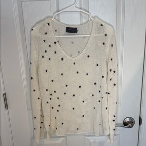 Wooden Ships cotton blend lightweight cream color knit v-neck & small stars M/L